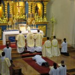 10_-_letania_de_los_santos_y_postracion_0