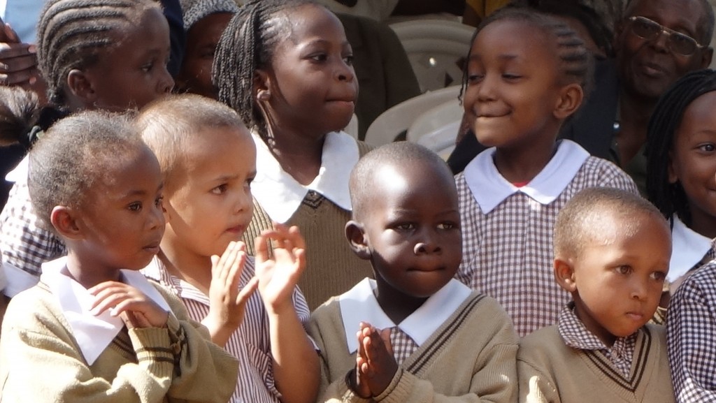 le_compliment_des_enfants_de_lecole_pendant_le_repas_3_0