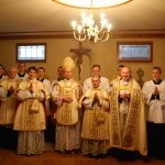 7_gemeinsames_foto_in_der_sakristei_weil_es_regnete