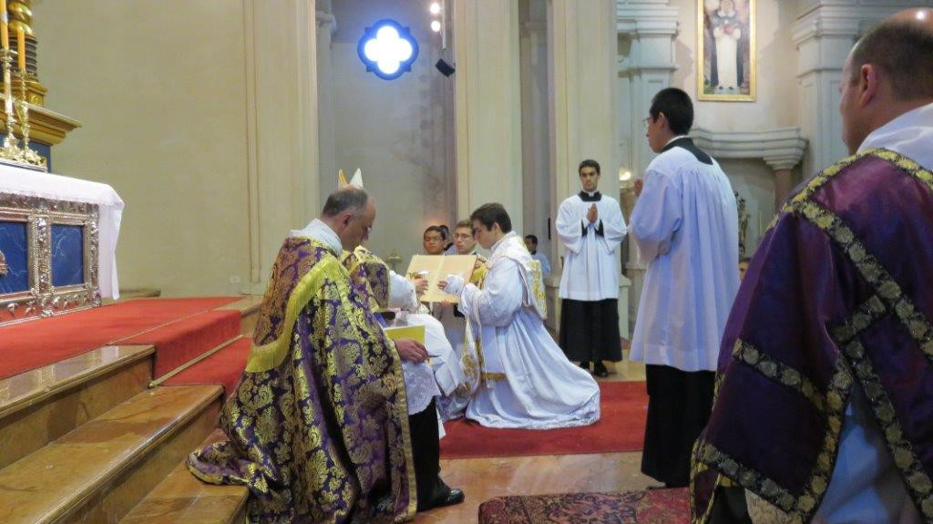 20_sacerdocio_-_entrega_del_caliz