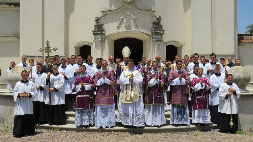 25_ordenaciones_al_diaconado_y_sacerdocio_-_foto_comun
