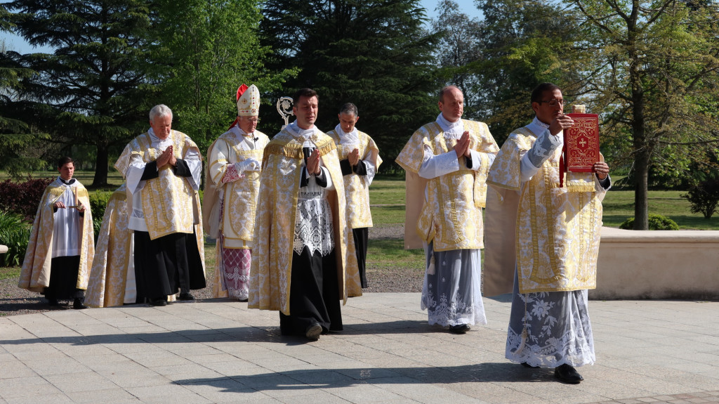 01_tonsura_ordenes_menores_y_subdiaconado