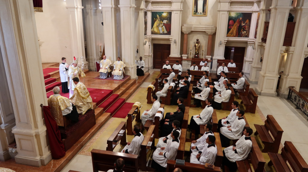 04_tonsura_ordenes_menores_y_subdiaconado