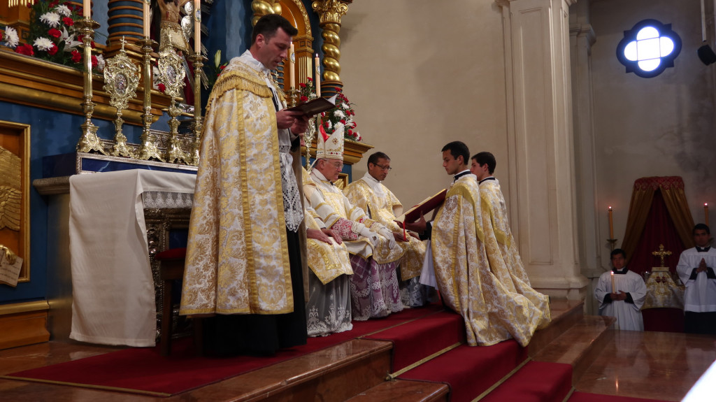 05_tonsura_ordenes_menores_y_subdiaconado