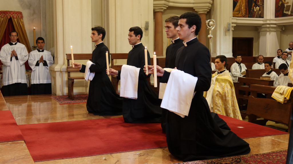 06_tonsura_ordenes_menores_y_subdiaconado