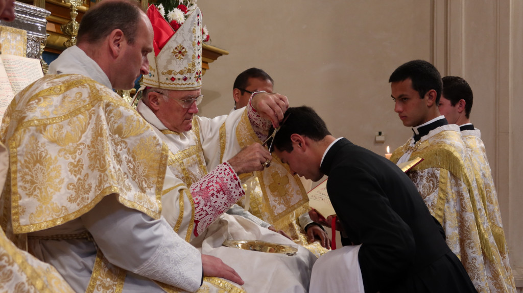 07_tonsura_ordenes_menores_y_subdiaconado