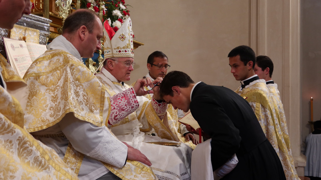 08_tonsura_ordenes_menores_y_subdiaconado