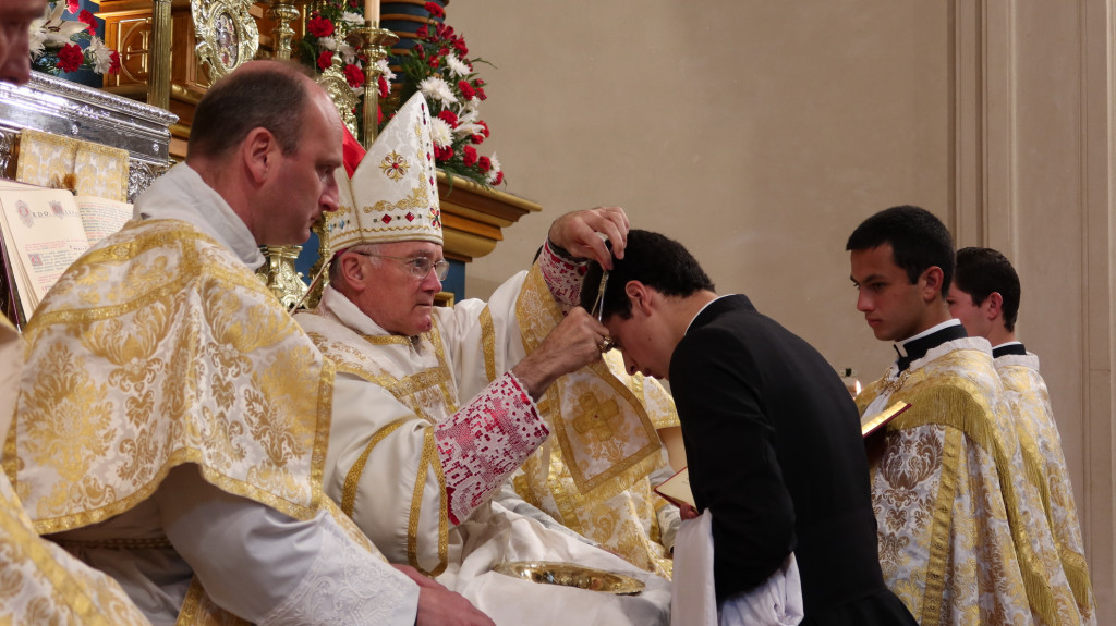 10_tonsura_ordenes_menores_y_subdiaconado