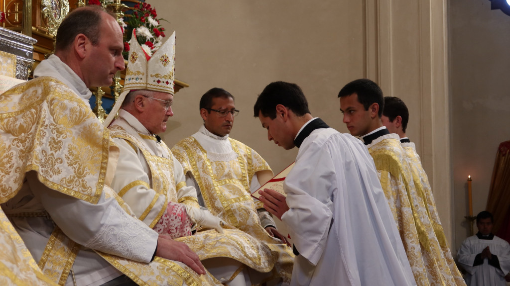 12_tonsura_ordenes_menores_y_subdiaconado