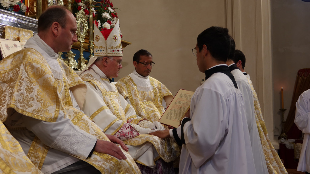 14_tonsura_ordenes_menores_y_subdiaconado