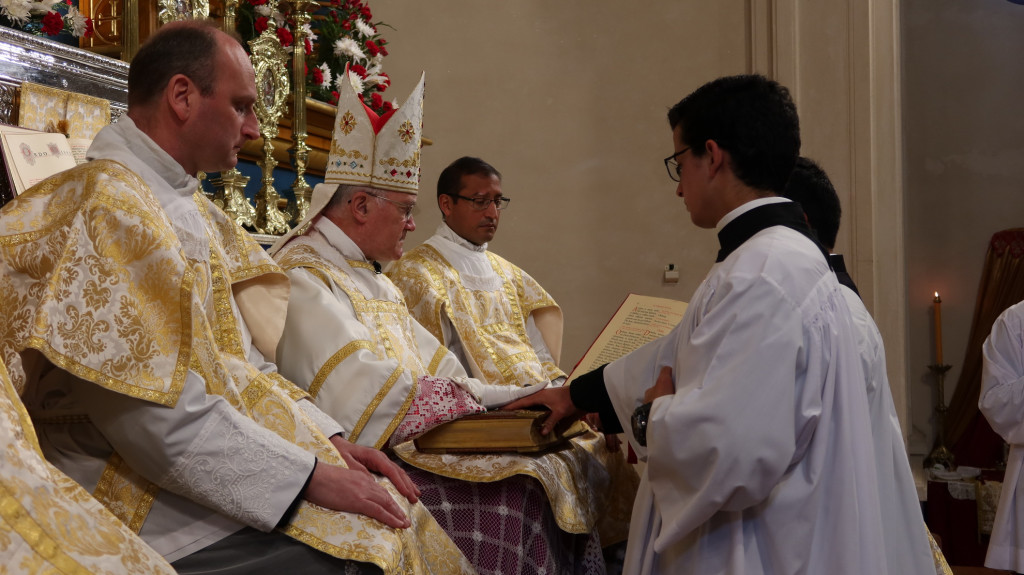 16_tonsura_ordenes_menores_y_subdiaconado