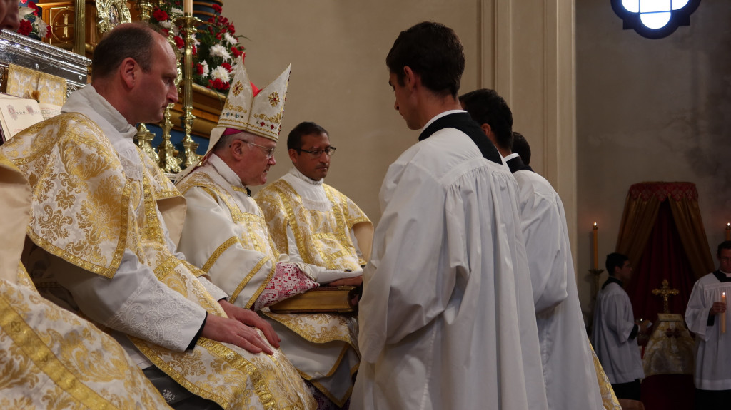 18_tonsura_ordenes_menores_y_subdiaconado