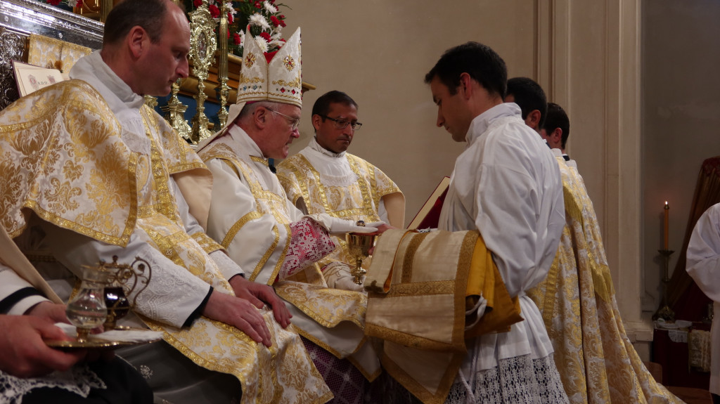 23_tonsura_ordenes_menores_y_subdiaconado