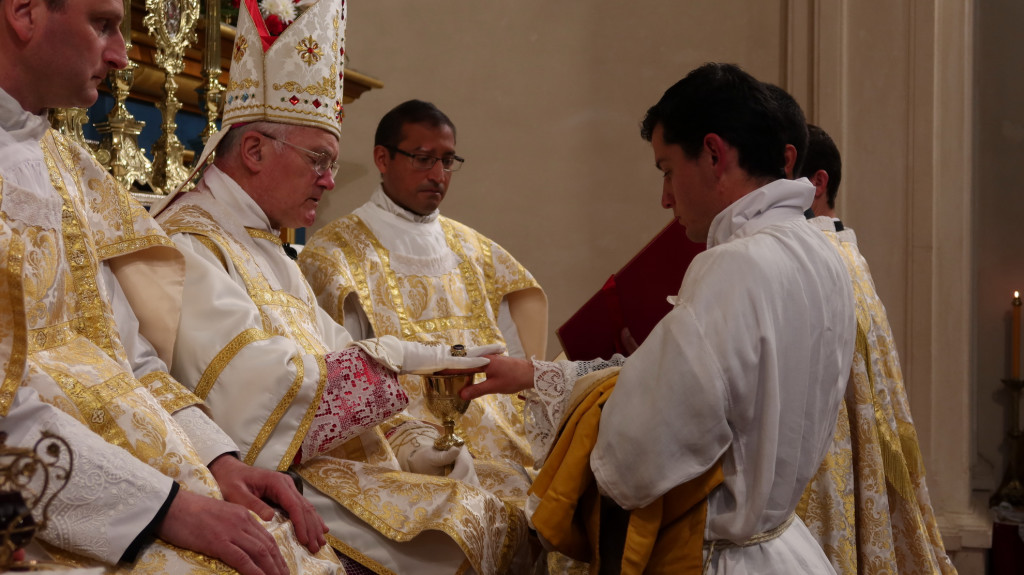 24_tonsura_ordenes_menores_y_subdiaconado